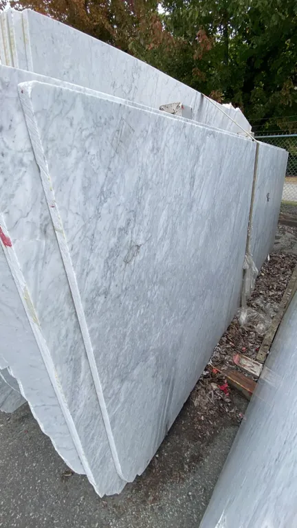 1 STONE COUNTERTOP SLAB WHITE WITH GREY GRAIN APPROX 10' 3"L X 4' 2"W X 1 1/4" THICK