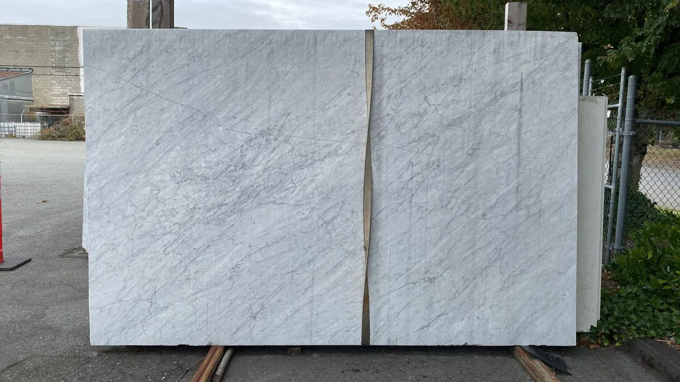 1 STONE COUNTERTOP SLAB WHITE WITH GREY GRAIN APPROX 10'L X 6.5'W X 3/4" THICK