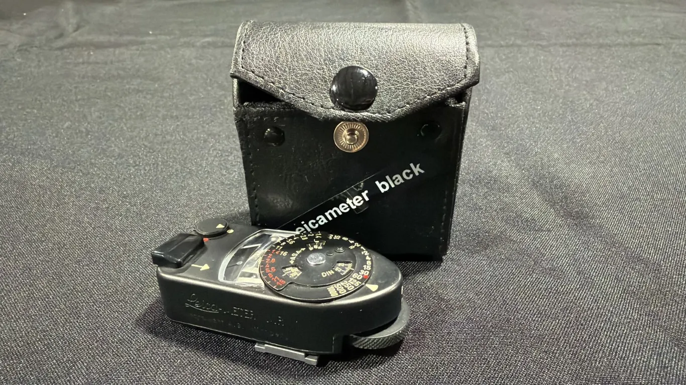 LEICAMETER WITH CASE (BLACK)