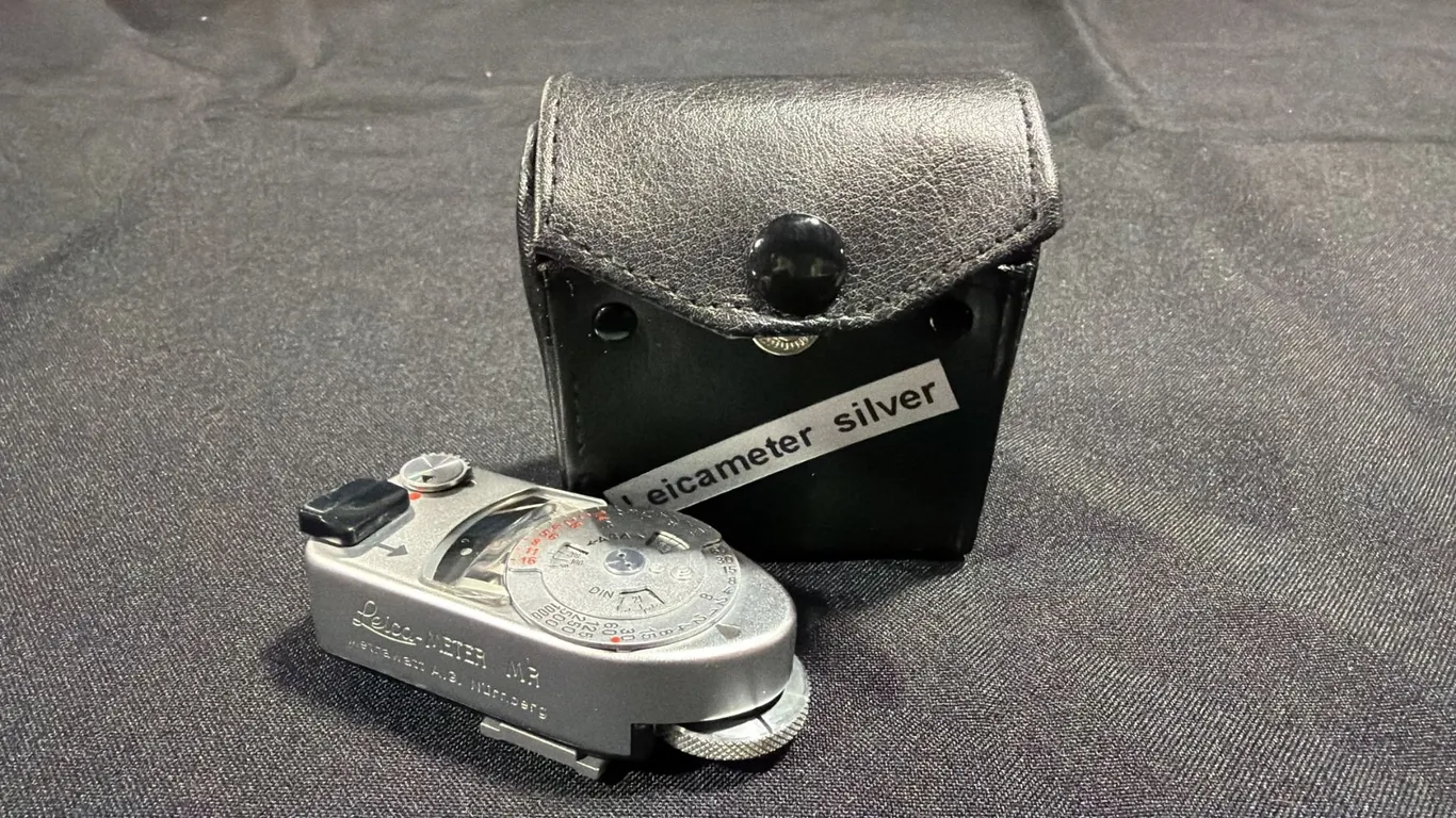 LEICAMETER WITH CASE (SILVER)