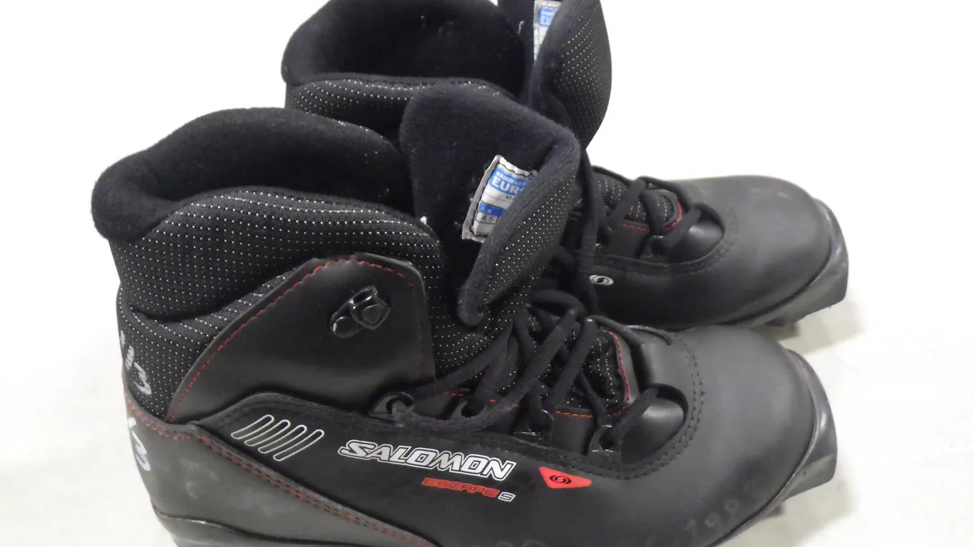 Salomon Escape 5 Cross-country ski boot (size 5) Salomon Escape 5