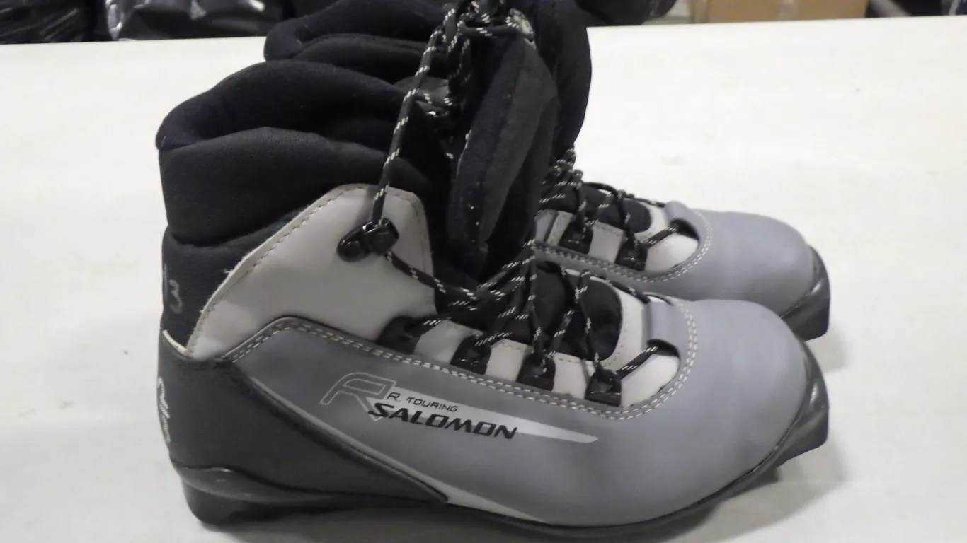 Salomon R touring Cross-country ski boot (size 6) Salomon R touring