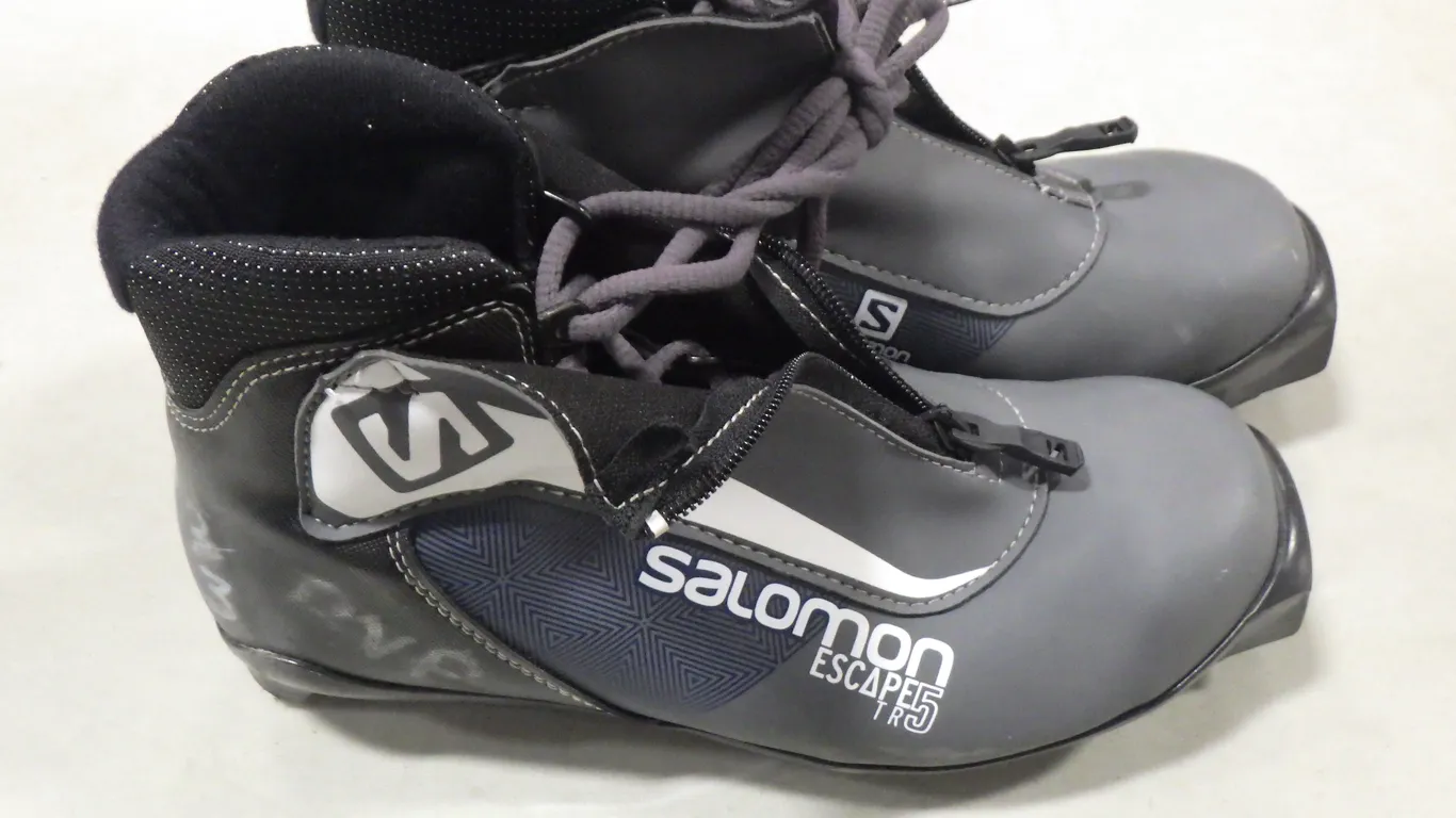Salomon Escape 5TR Cross-country ski boot (size 6) Salomon Escape 5TR