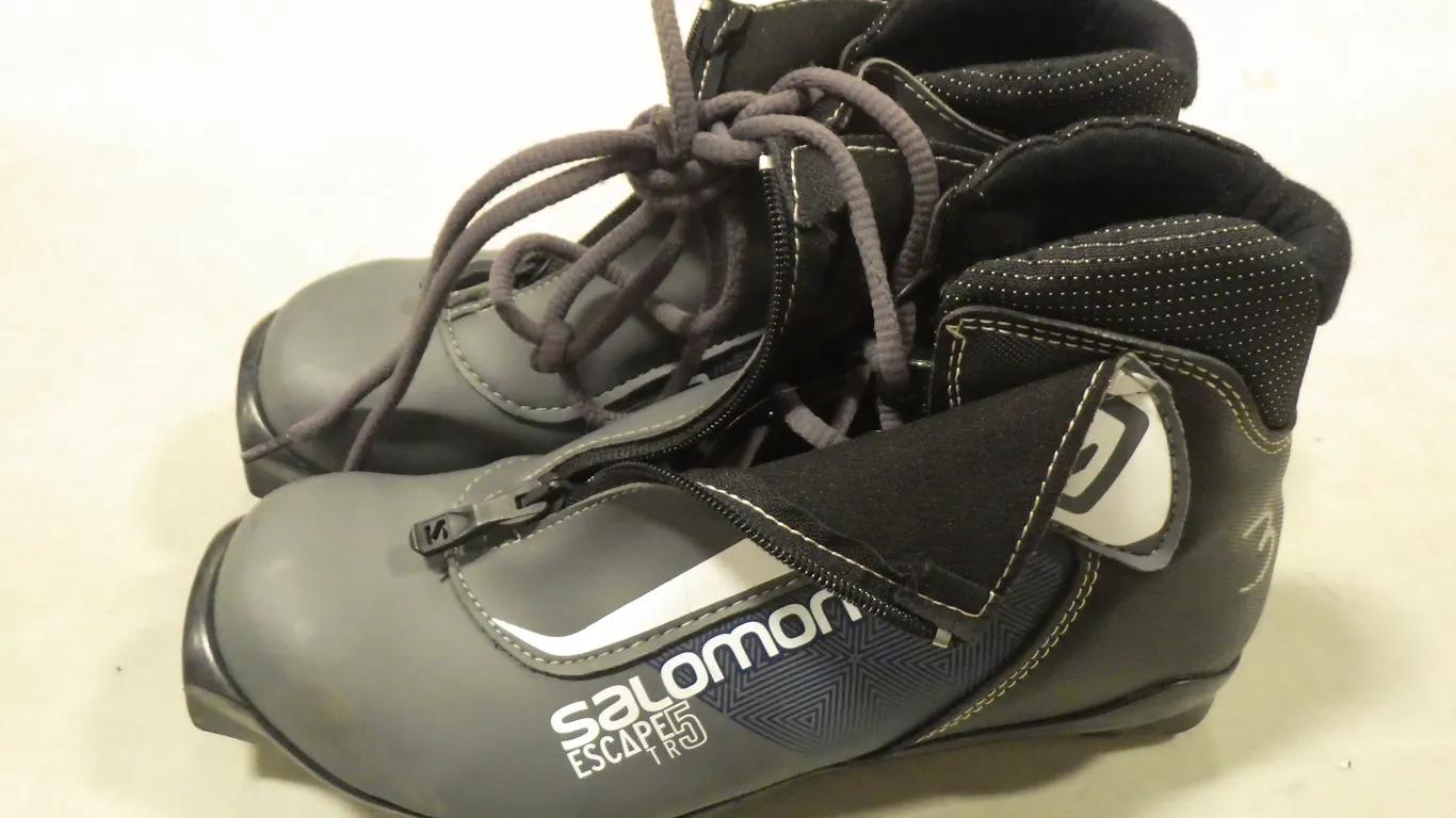 Salomon Escape 5TR Cross-country ski boot (size 6) Salomon Escape 5TR