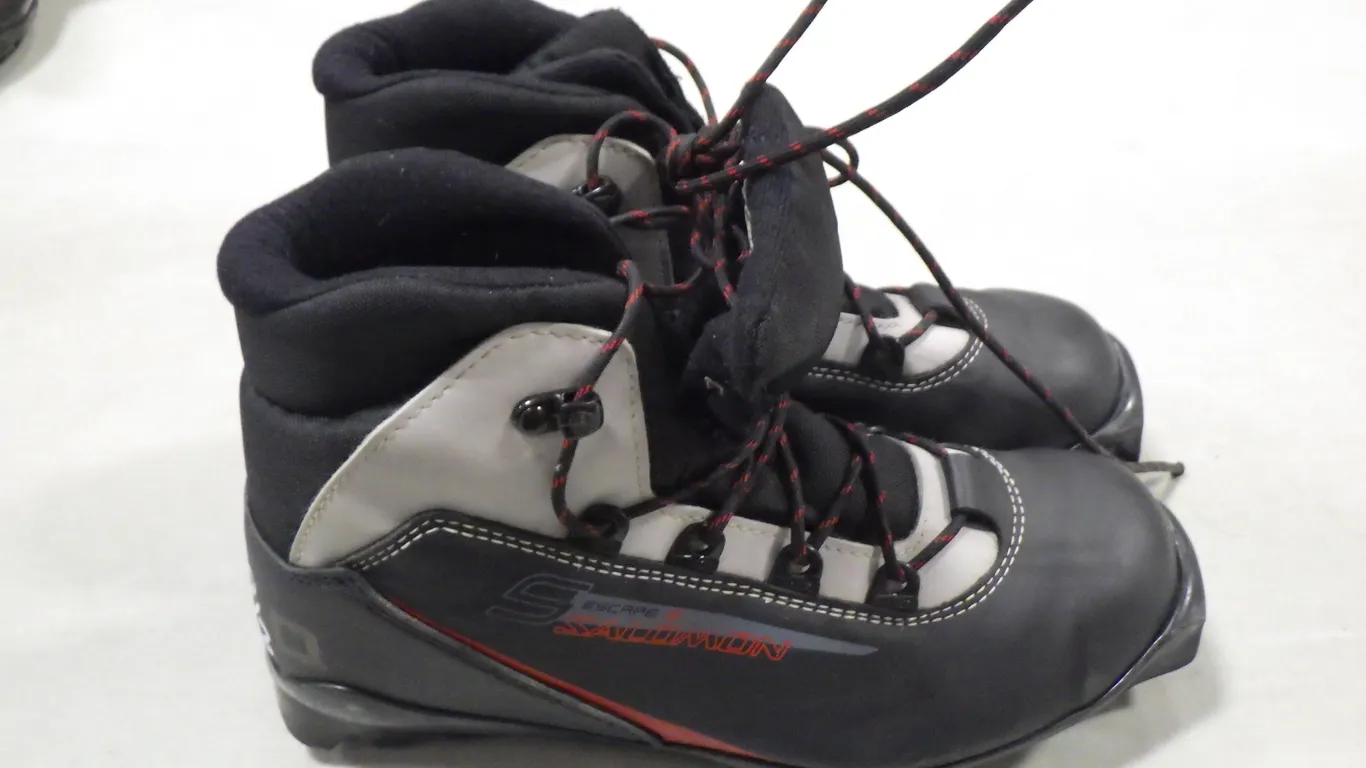 Salomon Escape 5 Cross-country ski boot (size 6) Salomon Escape 5