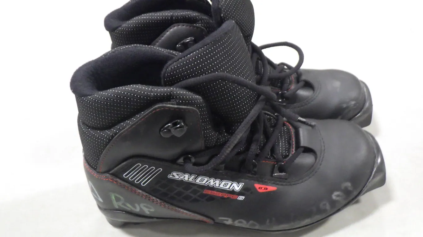 Salomon Escape 5 Cross-country ski boot (size 5.5) Salomon Escape 5