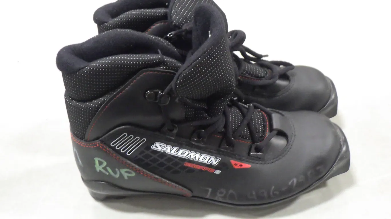 Salomon Escape 5 Cross-country ski boot (size 5.5) Salomon Escape 5