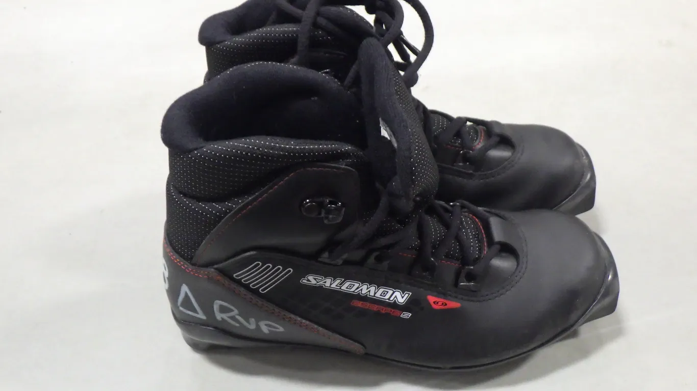 Salomon Escape 5 Cross-country ski boot (size 5.5) Salomon Escape 5