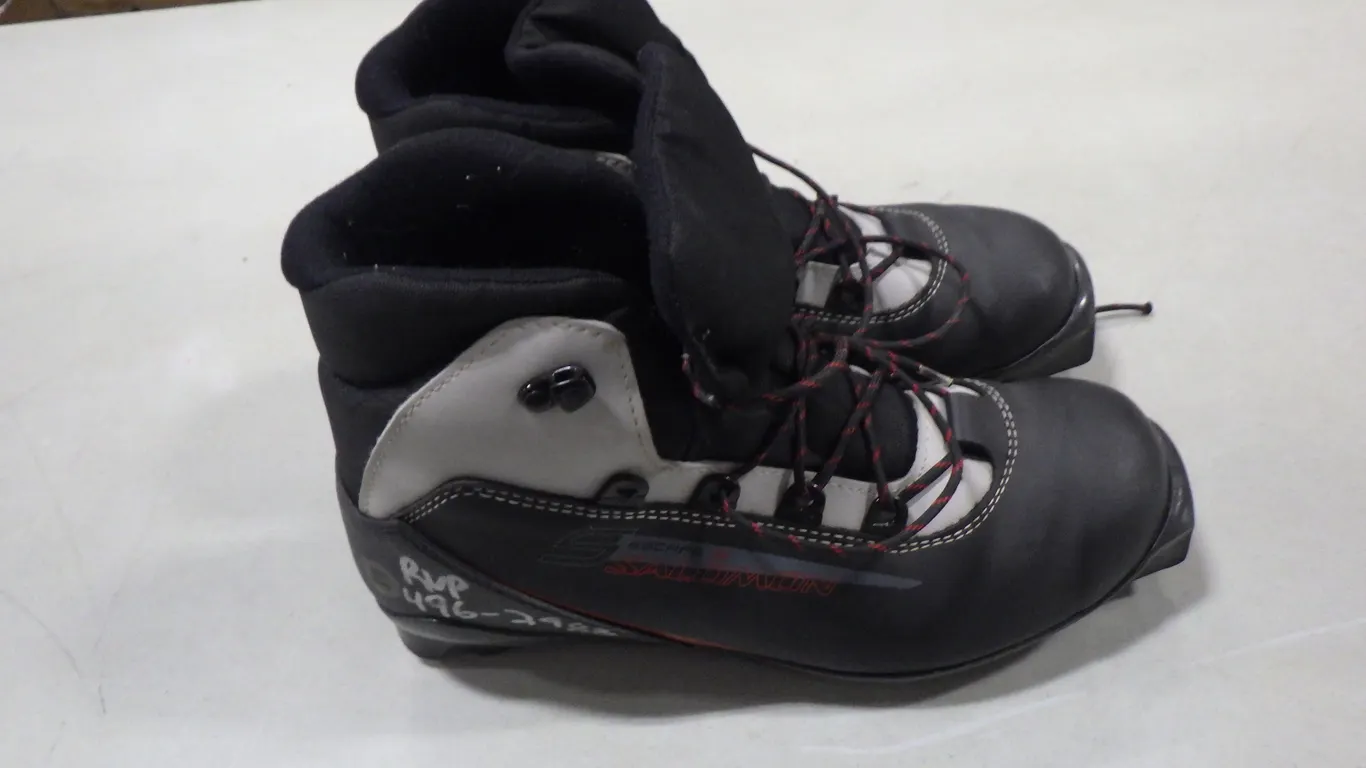 Salomon Escape 5 Cross-country ski boot (size 7.5) Salomon Escape 5