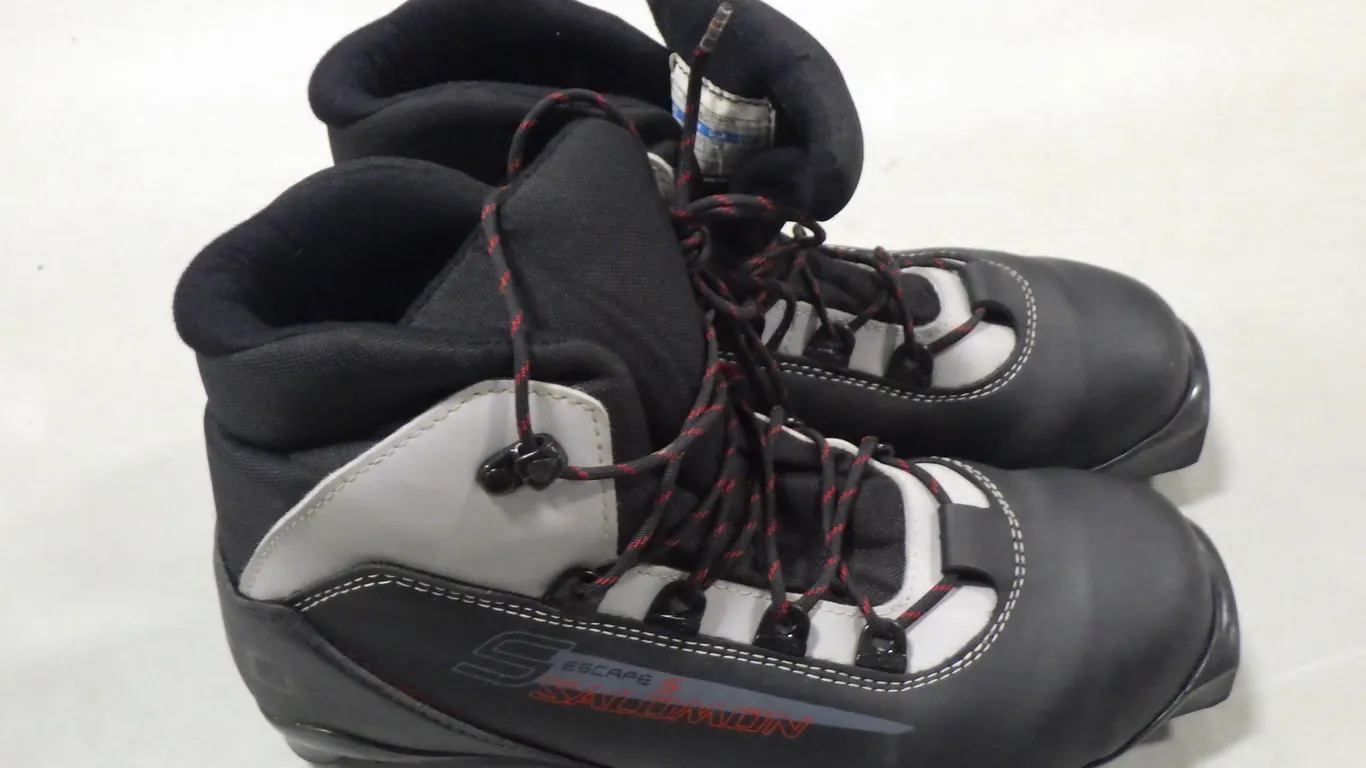 Salomon Escape 5 Cross-country ski boot (size 7.5) Salomon Escape 5