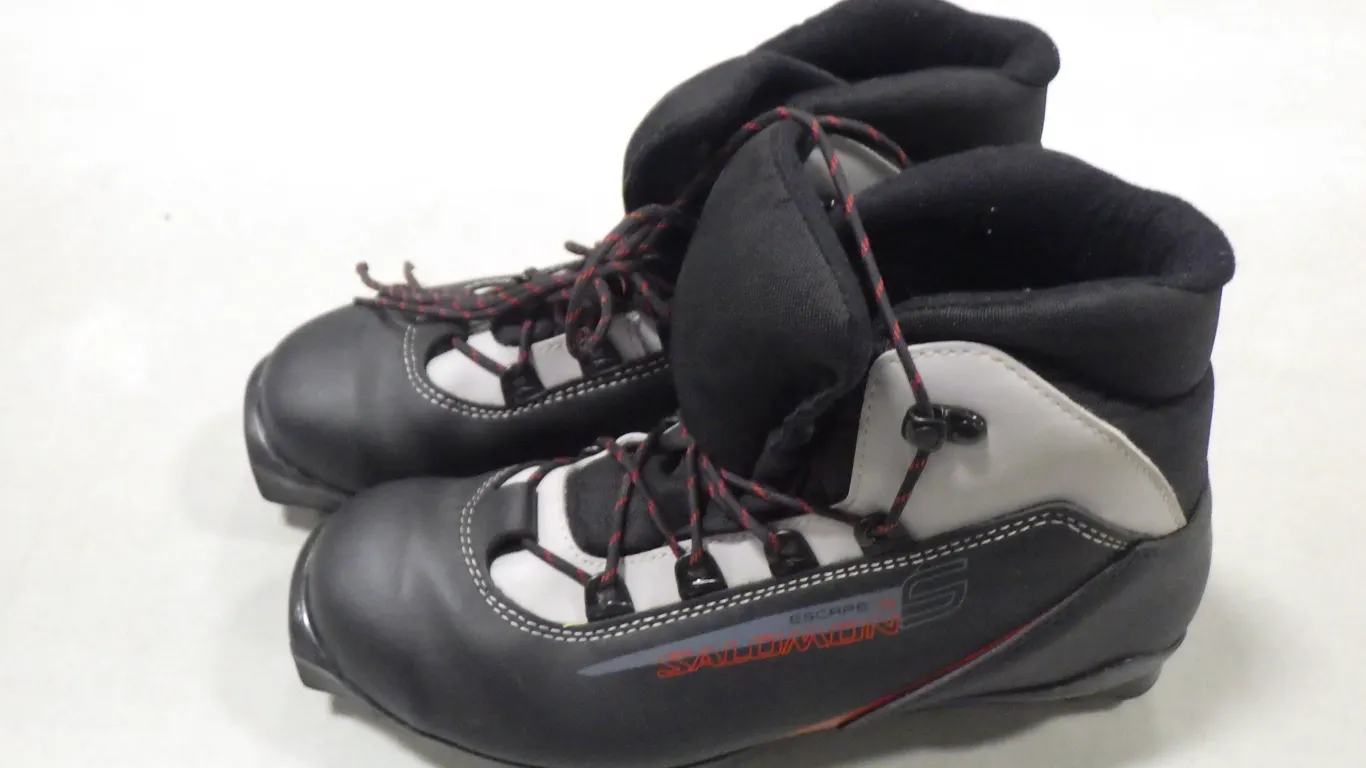 Salomon Escape 5 Cross-country ski boot (size 7.5) Salomon Escape 5
