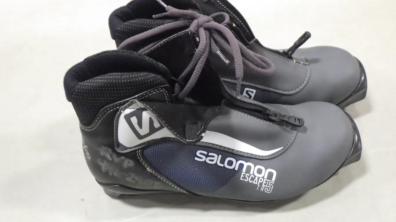 Salomon Escape 5TR Cross-country ski boot (size 7.5) Salomon Escape 5TR