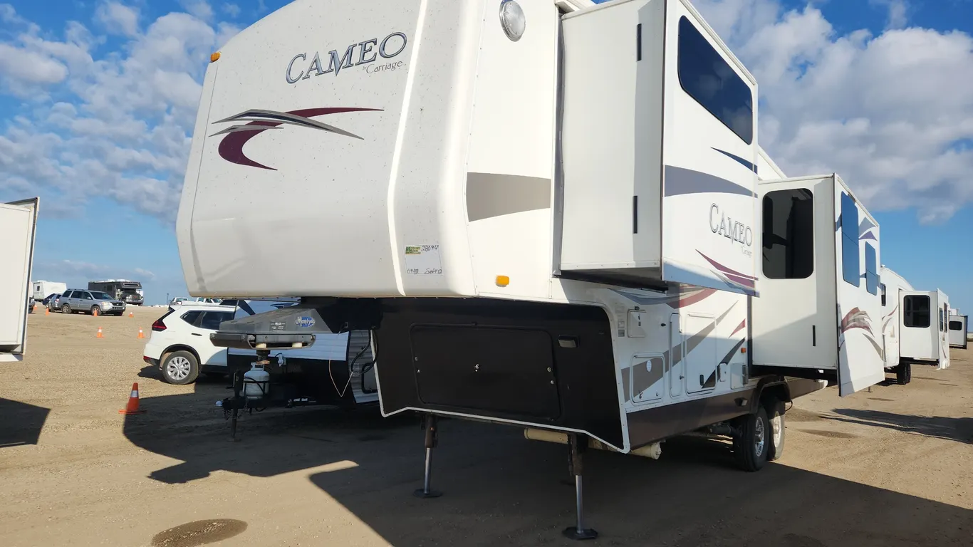 2011 Carriage Cameo F31KSLS T/A 5W