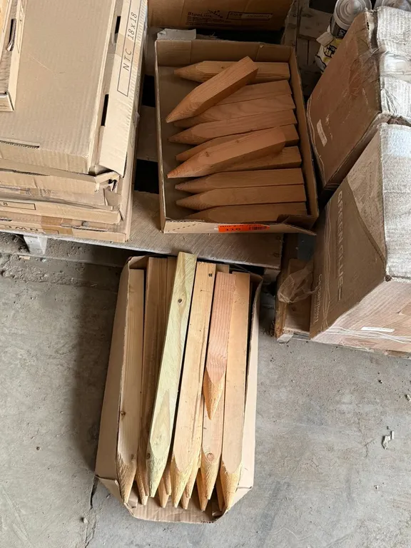 (24) Wooden Stakes