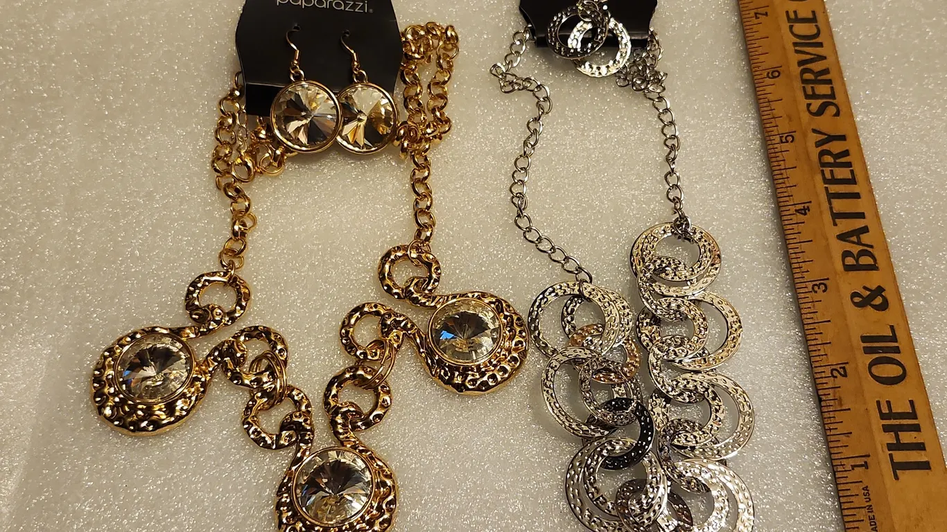 2 Poparazzi Necklace Earring Sets
