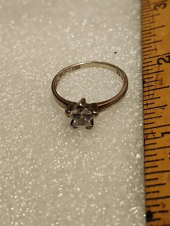 R CZ 825 China Ring Size 8