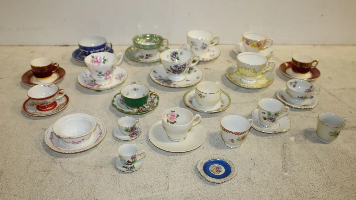 Teacups & Saucers