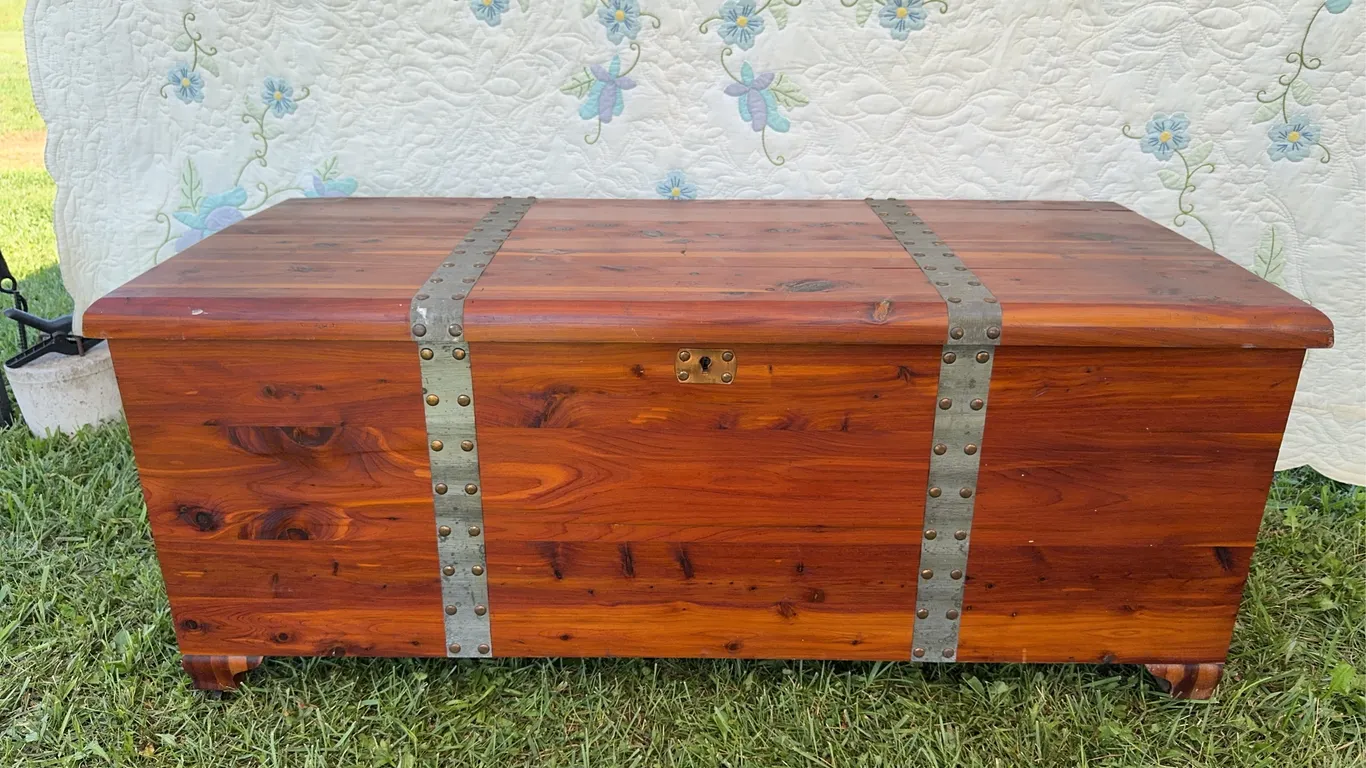 VTG "Home Chests" Cedar Chest