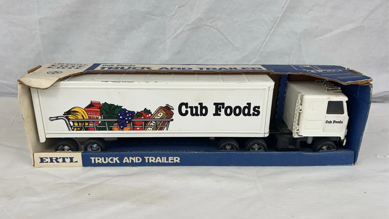Ertl Cub Foods Truck & Trailer