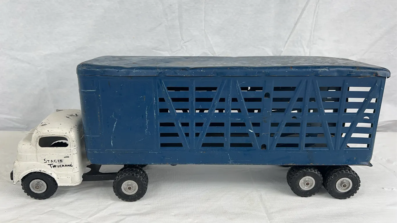 Structo Livestock Hauler
