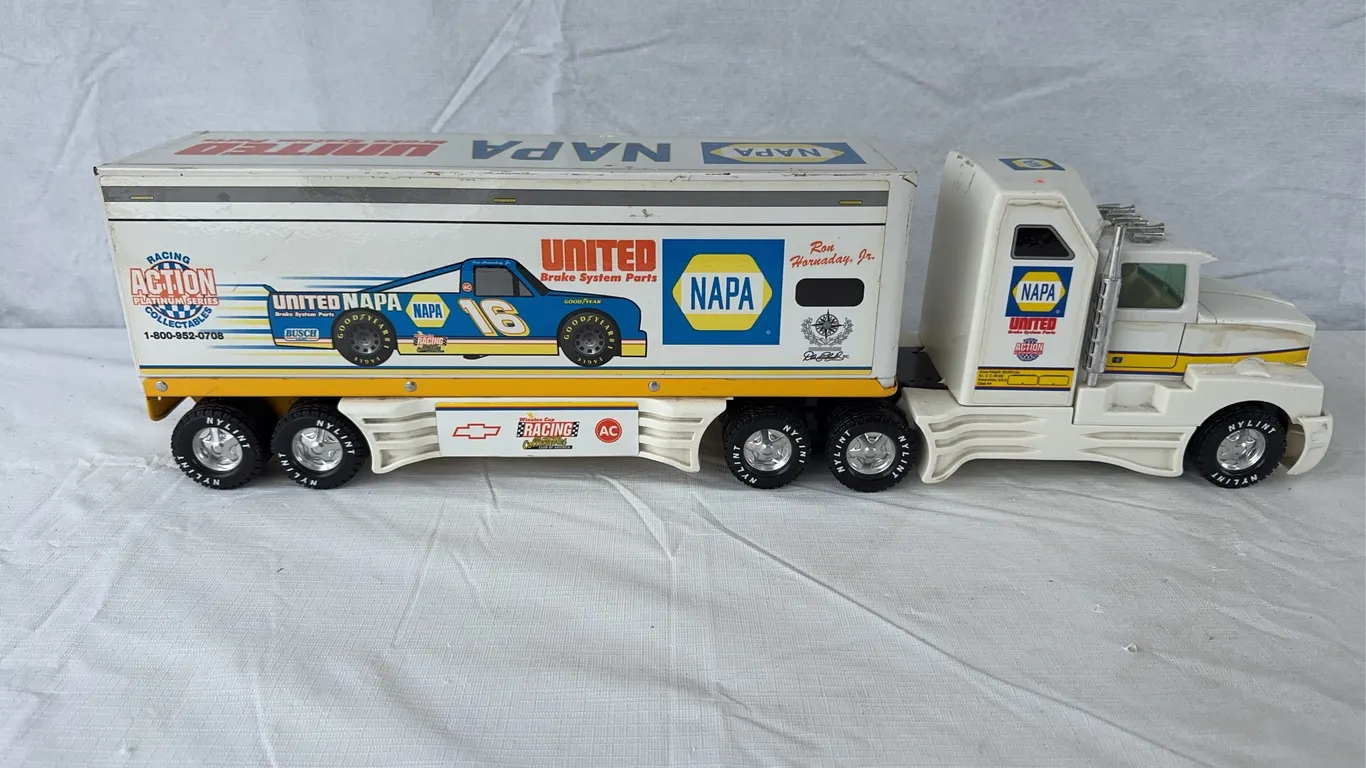 Nylint NAPA Car Hauler