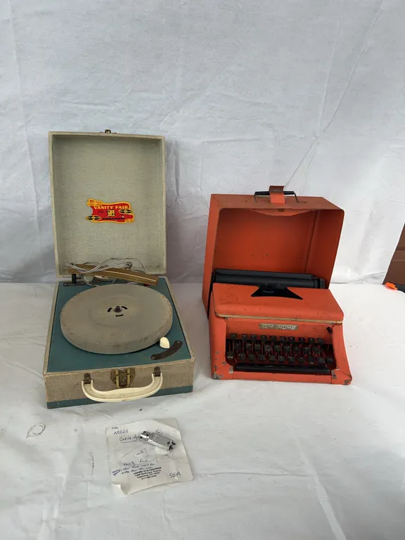 Tom Thumb Typewriter & Vanity Fair Record player