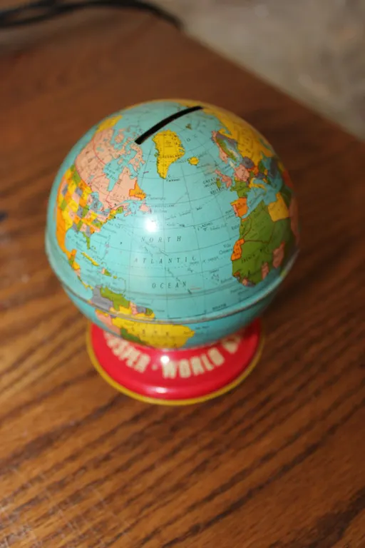 Globe Coin Bank