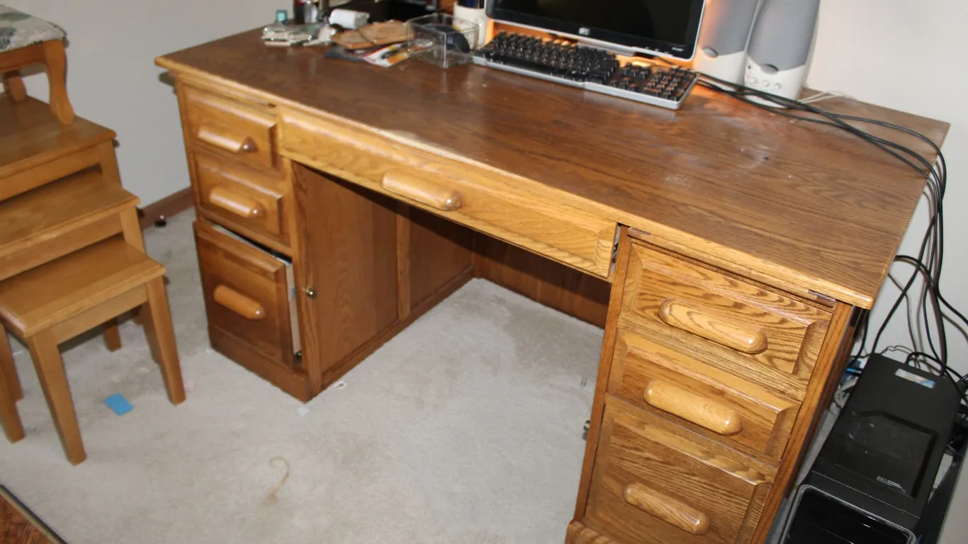 Home Pride Oak Executive Desk
