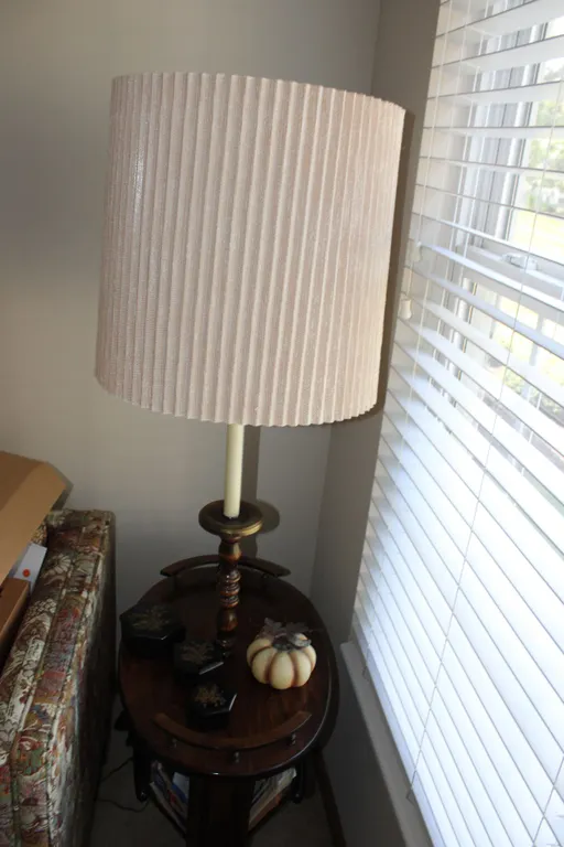 Lamp Table& Décor