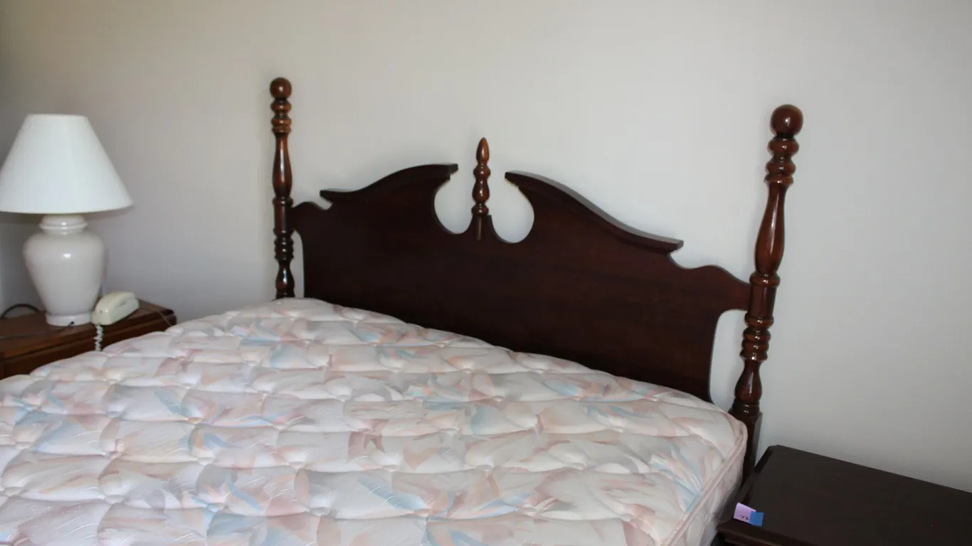 Kincaid Colonial Bed