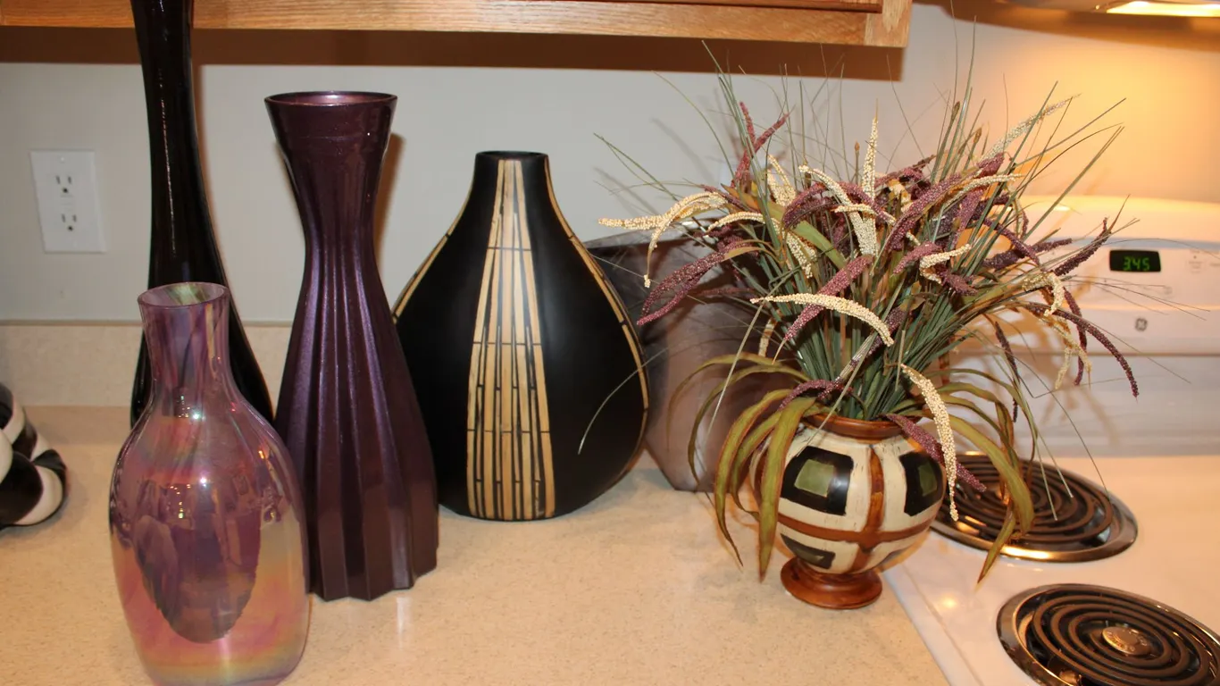 Vases & Floral Décor