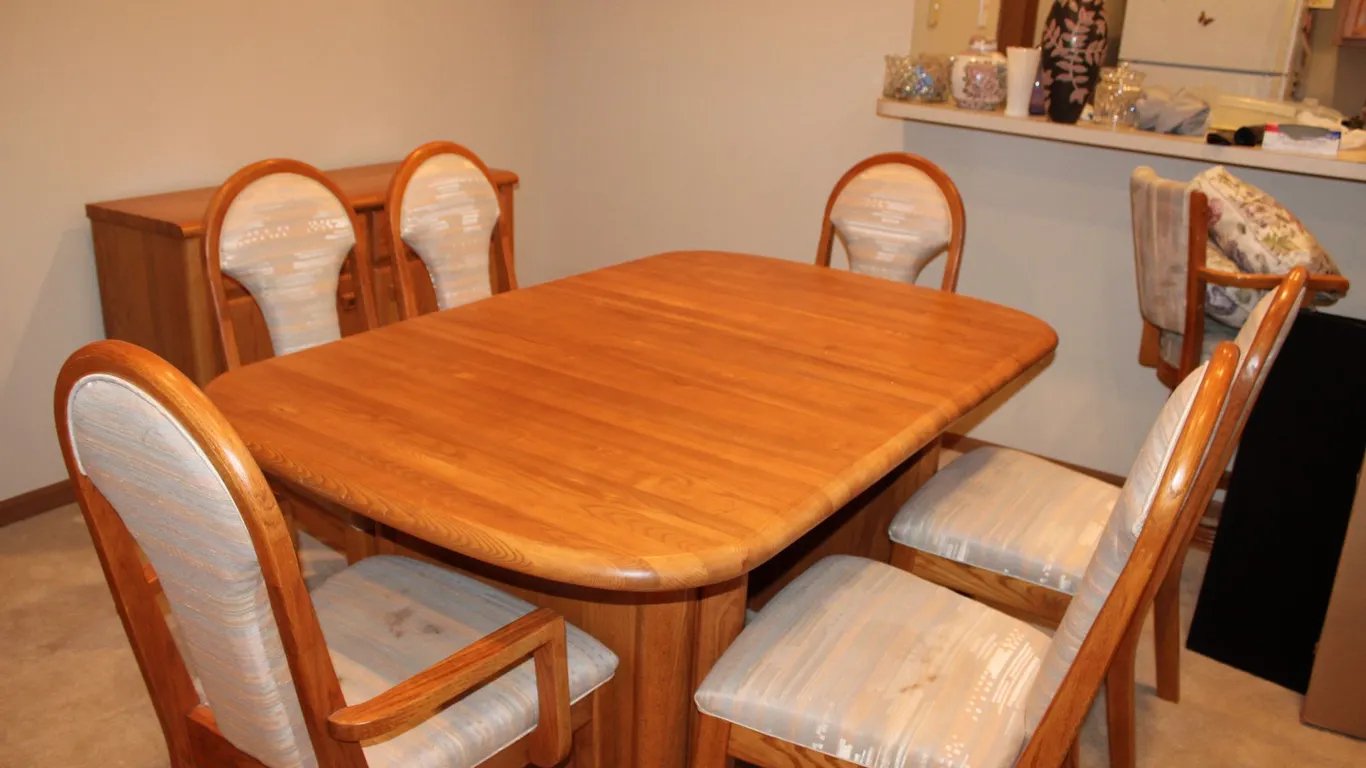 Kincaid Ventura Oaks Dining Set