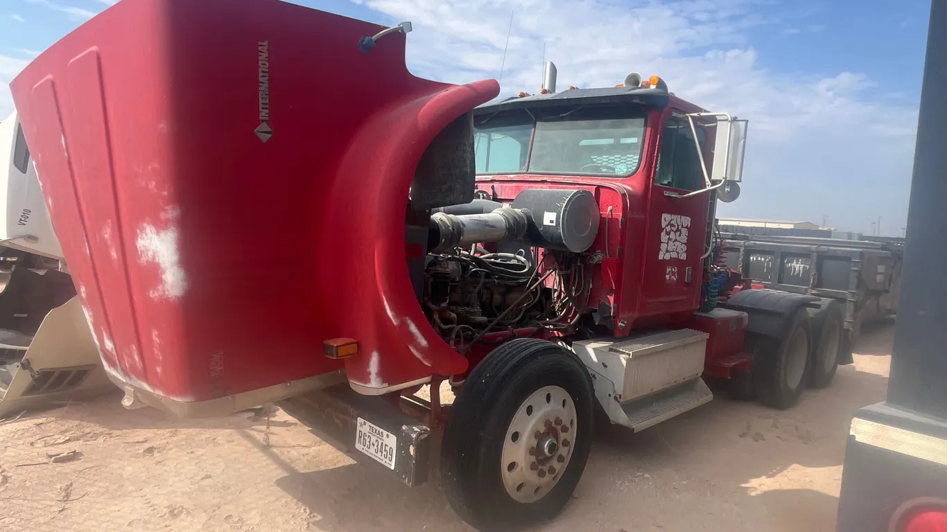 1991 INTERNATIONAL 9300 TANDEM AXLE DAY CAB TRUCK TRACTOR VIN: 2HSFBA6R9MC052586