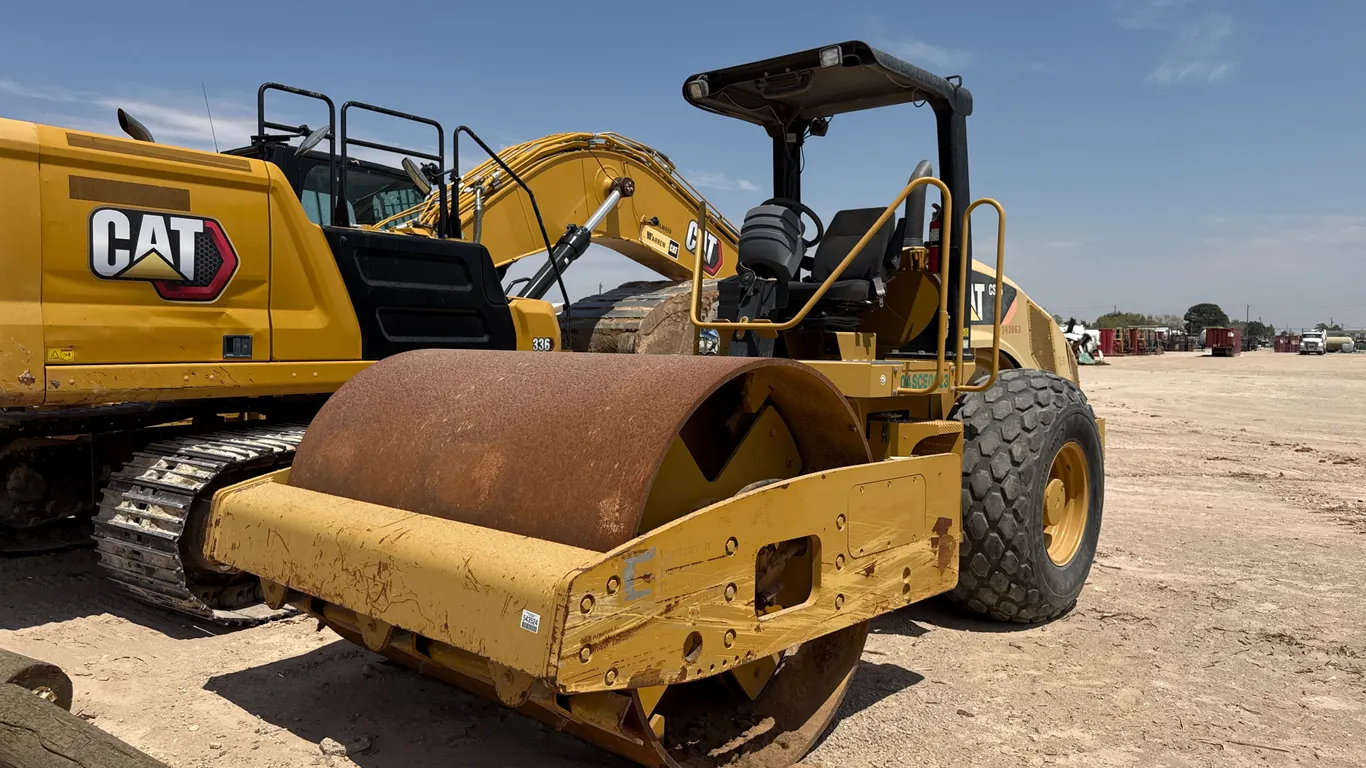 2011 CATERPILLAR CS56 SINGLE DRUM VIBRATORY ROLLER SN: CAT0CS56TC5S01398