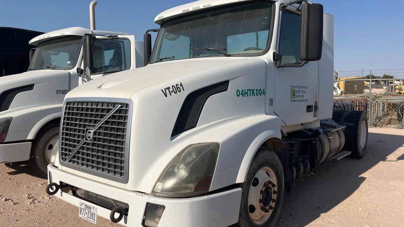2010 VOLVO TR SINGLE AXLE DAY CAB TRUCK TRACTOR 4V4N19EG2BN298641