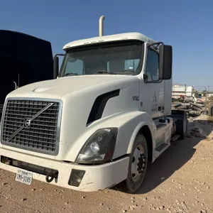 2011 VOLVO SINGLE AXLE DAY CAB TRUCK TRACTOR