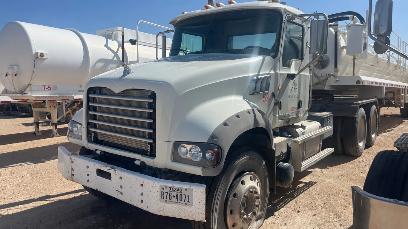 2012 MACK GU713 T/A VACUUM/TANK TRUCK VIN: 1M2AX09Y3DM016342