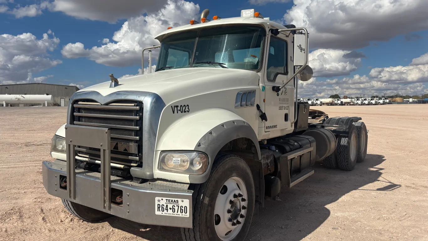 2013 MACK GU713 TANDEM AXLE DAY CAB TRUCK TRACTOR VIN: 1M1AX09Y2DM017597