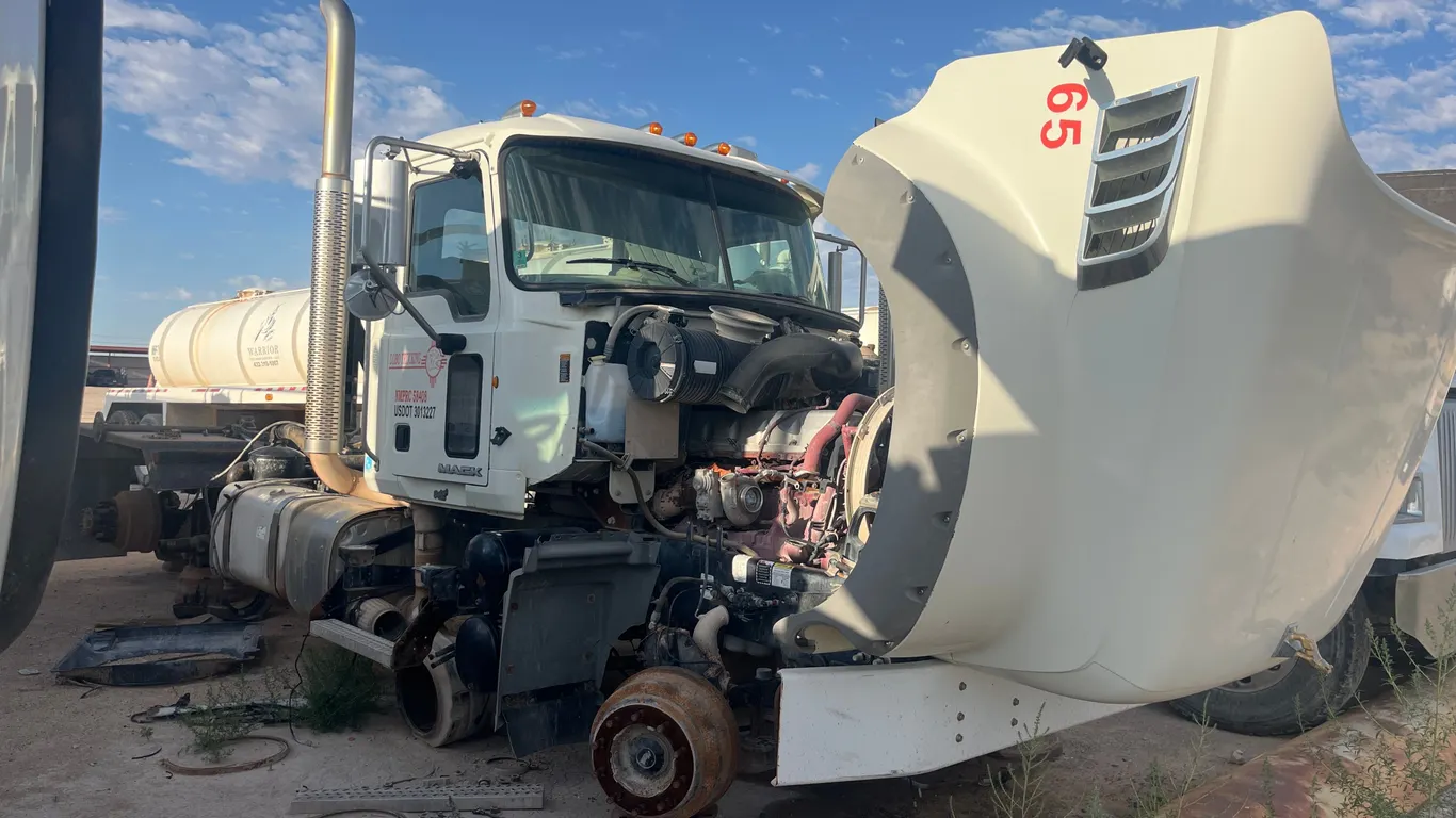 2013 MACK GU713 T/A TANDEM AXLE DAY CAB TRUCK TRACTOR VIN: 1M2AX09Y0DM016590
