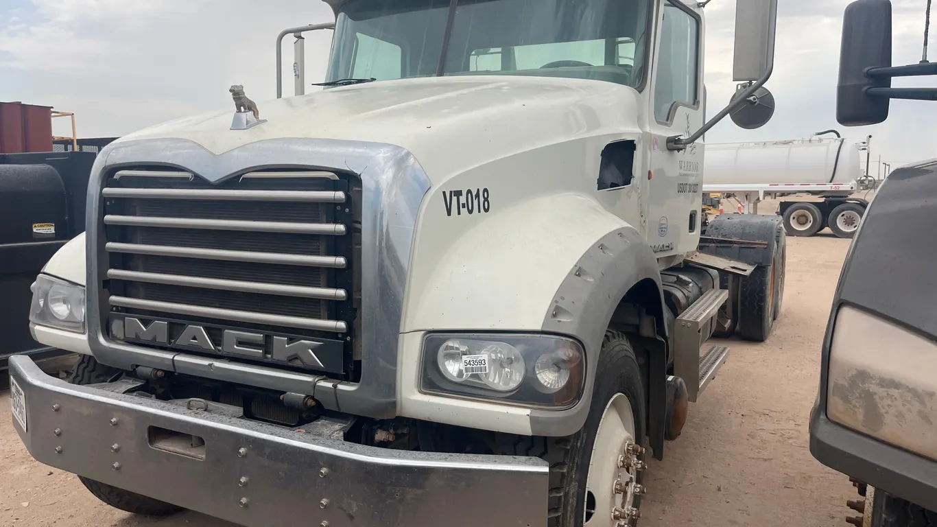 2013 MACK GU713 T/A TANDEM AXLE DAY CAB TRUCK TRACTOR VIN: 1M2AX09Y2DM016168