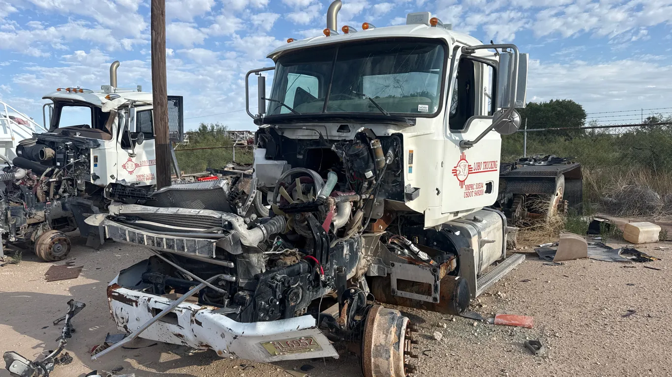 2013 MACK GU713 T/A TANDEM AXLE DAY CAB TRUCK TRACTOR VIN: 1M2AX09Y2DM016591