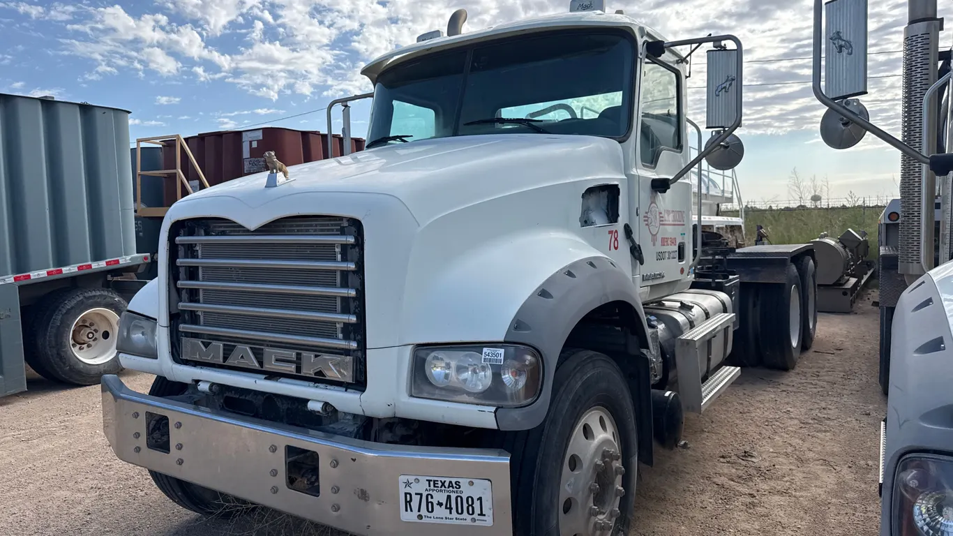 2014 MACK GU713 T/A TANDEM AXLE DAY CAB TRUCK TRACTOR VIN: 1M1AX09Y2FM024052