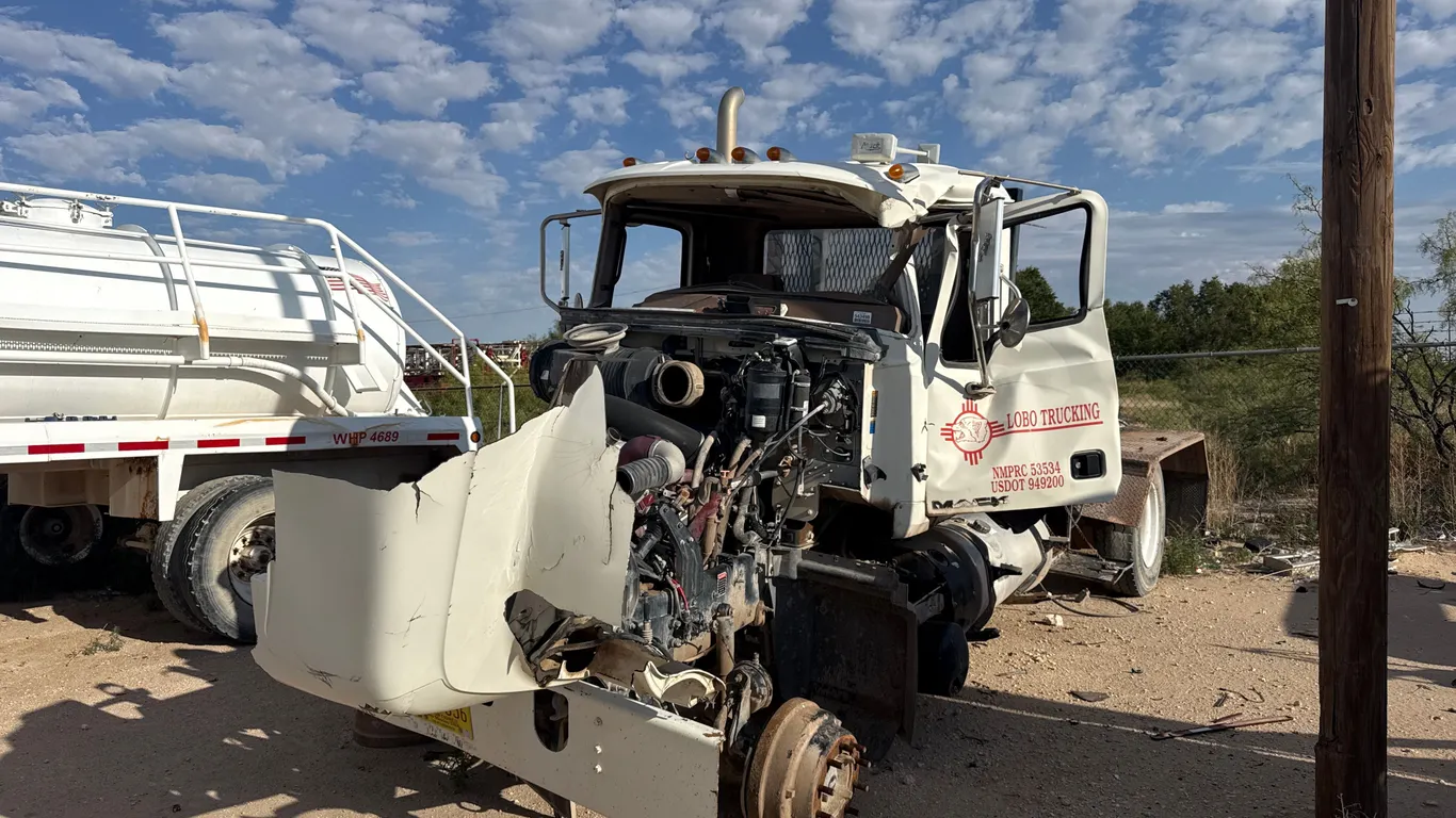 2016 MACK GU713 T/A TANDEM AXLE DAY CAB TRUCK TRACTOR VIN: 1M1AX04Y6GM028257