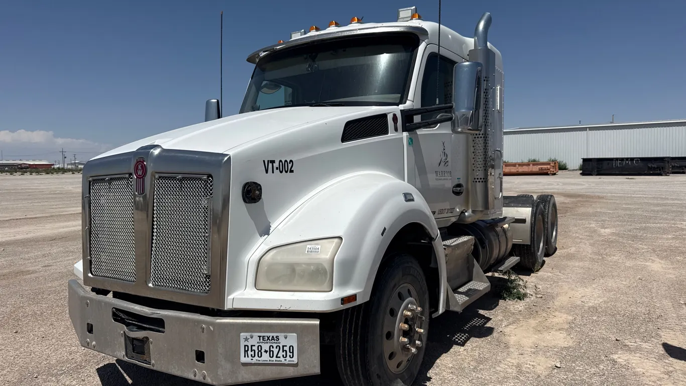 2018 KENWORTH T880 T/A TANDEM AXLE SLEEPER TRUCK TRACTOR VIN: 1XKZDP9X3JJ207339