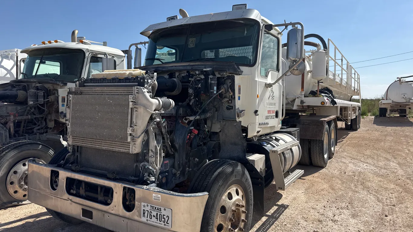 2016 MACK CHU613 T/A TANDEM AXLE DAY CAB TRUCK TRACTOR VIN: 1M2AN07C8HM026139