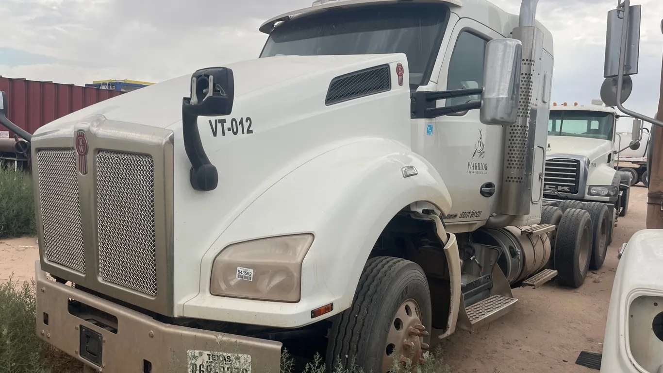 2018 KENWORTH T880 T/A TANDEM AXLE SLEEPER TRUCK TRACTOR VIN: 1XKZDP9X4JJ207348