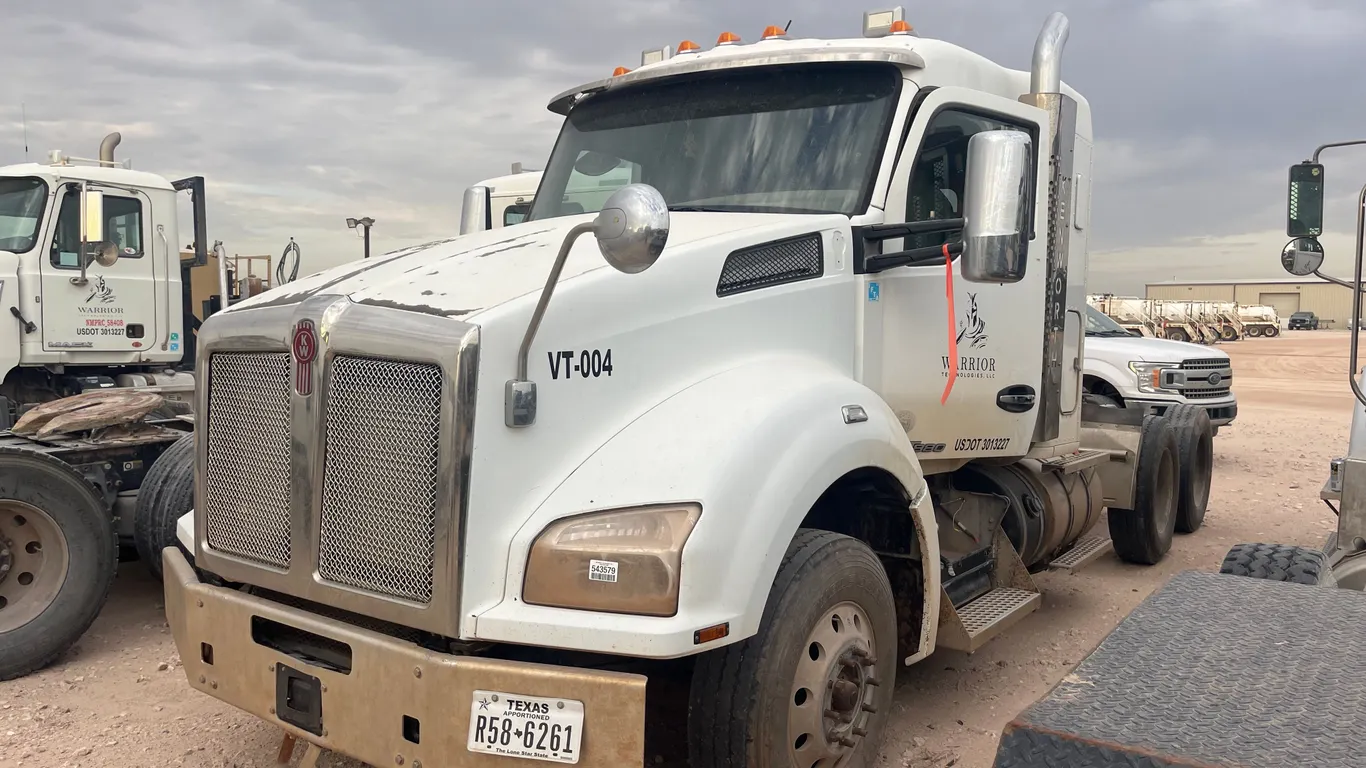 2018 KENWORTH T880 T/A TANDEM AXLE SLEEPER TRUCK TRACTOR VIN: 1XKZDP9X7JJ195440