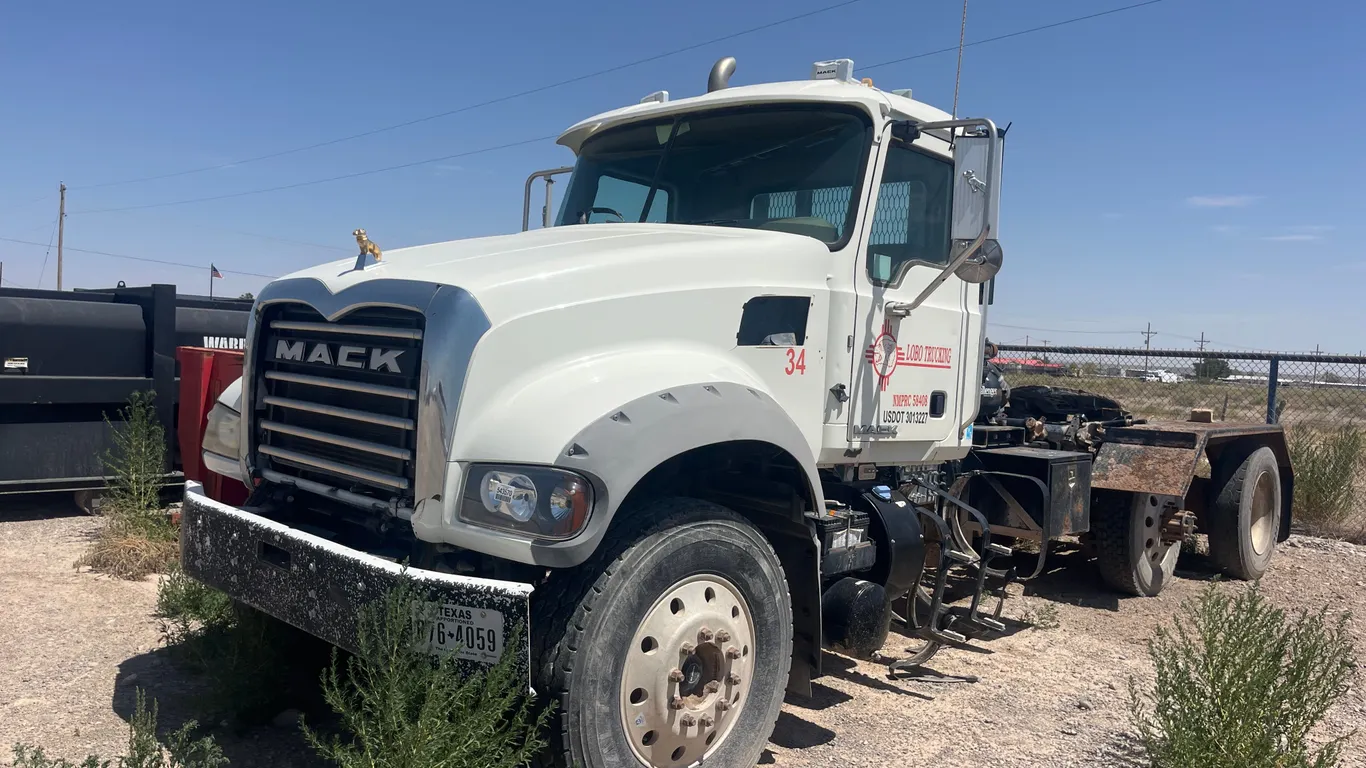 2018 MACK GU713 T/A VACUUM/TANK TRUCK VIN: 1M1AX09Y1JM041000