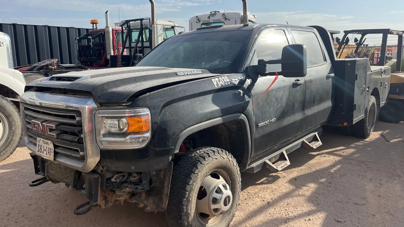 2019 GMC 3500 HD SINGLE AXLE CREW CAB 4X4 FLATBED TRUCK VIN: 1GD42TCY5KF132973