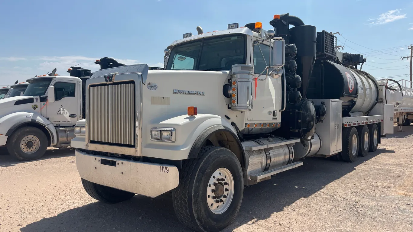 2019 WESTERN STAR 490 VACTOR HXX TRI/A VACUUM TRUCK VIN: 5KKPAEFG4KPKC3773